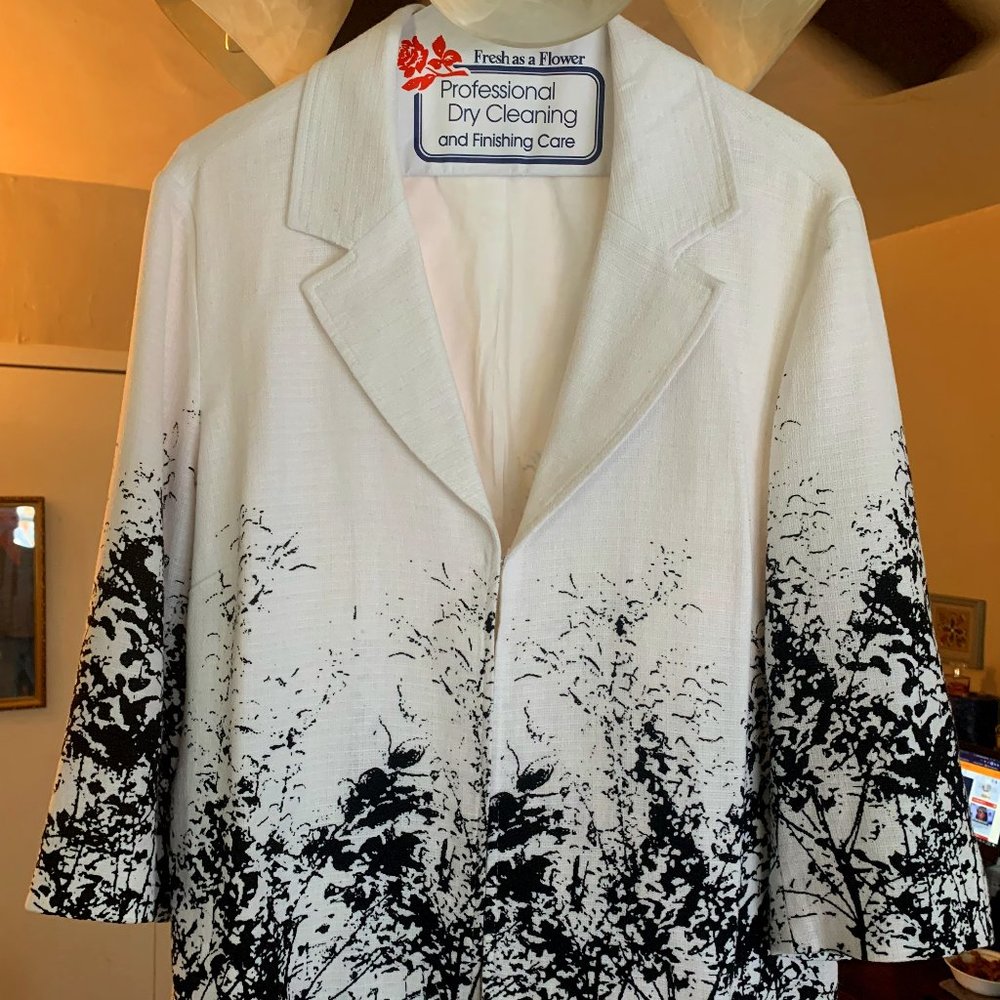 3/4 sleeve tailored black and white blazer